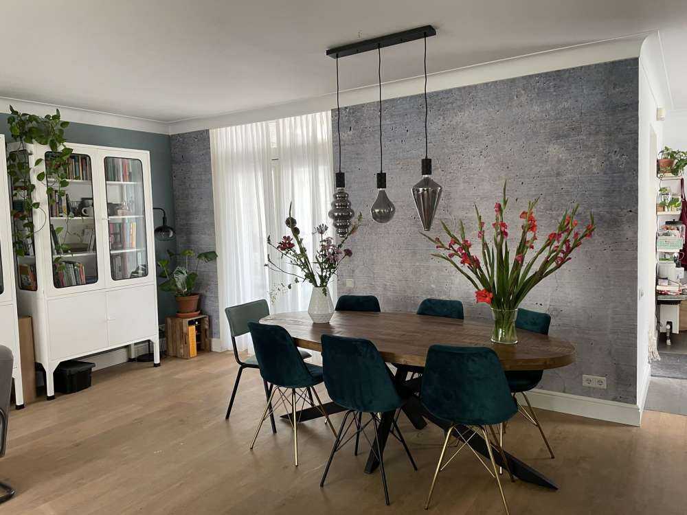 Gebroken betonnen muur