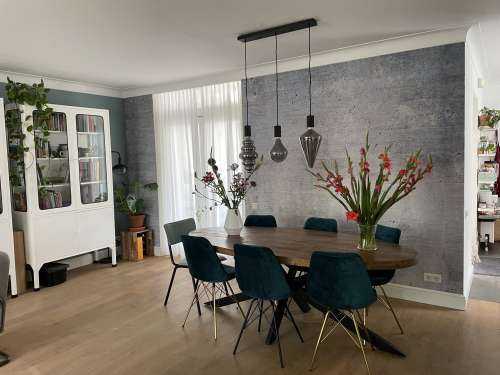 Gebroken betonnen muur