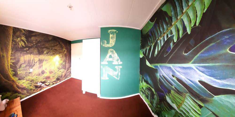 Tropische jungle met zonlicht