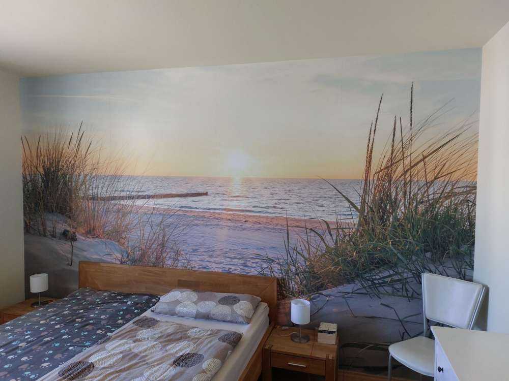 Duinstrand met zonsondergang