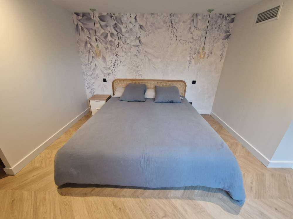 Bladeren op marmer muur