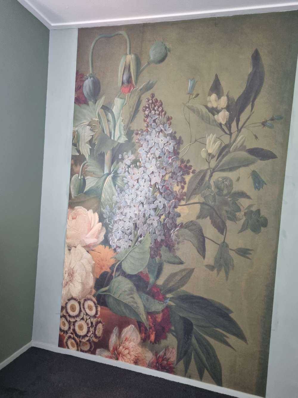 Bloemen in een terracotta vaas