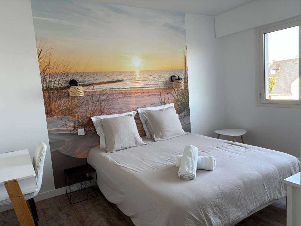 Duinstrand met zonsondergang