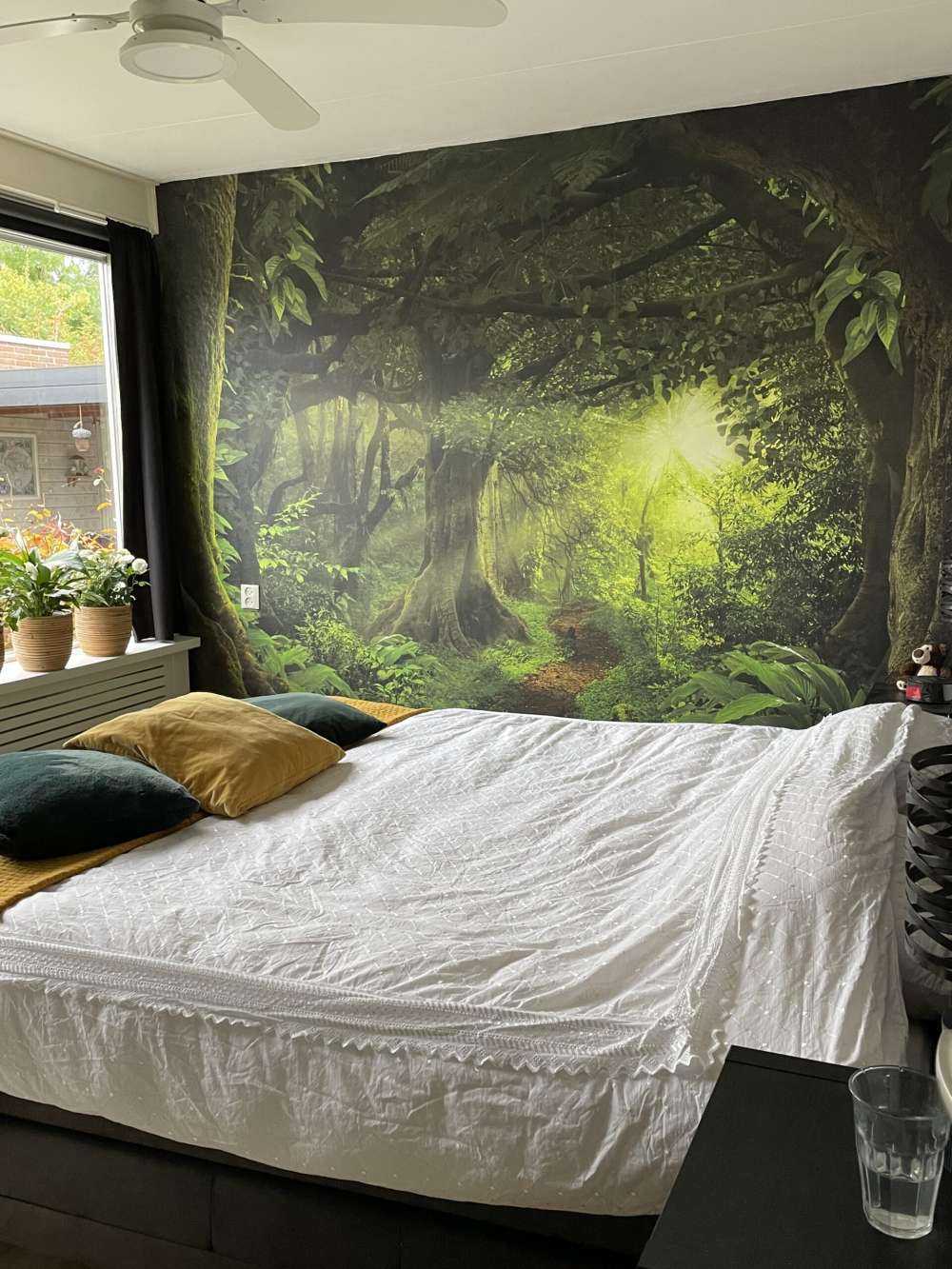 Tropische jungle met zonlicht