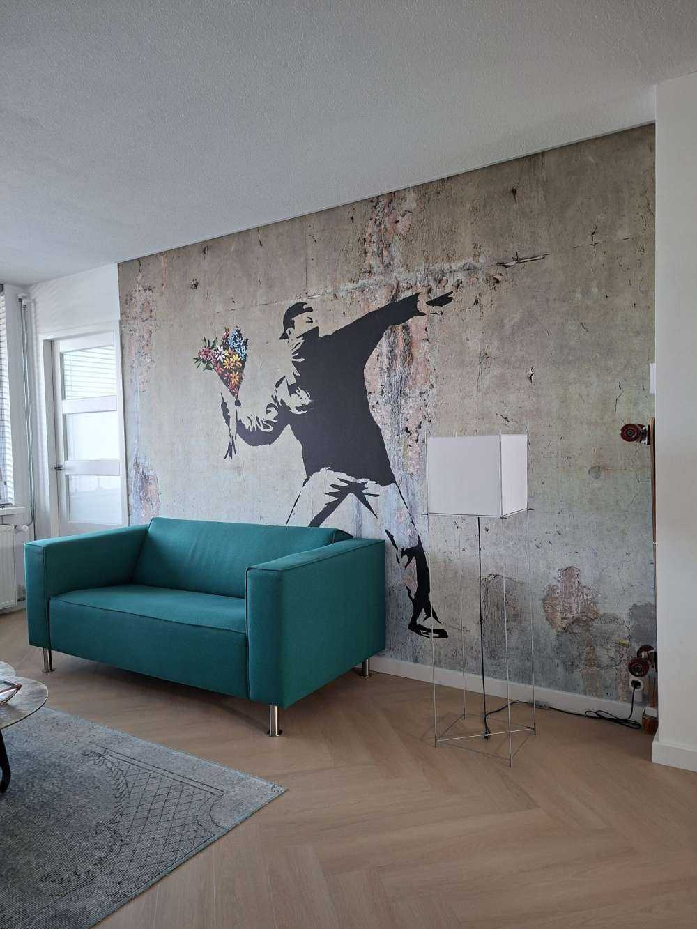 Banksy - Flower thrower, raw concrete