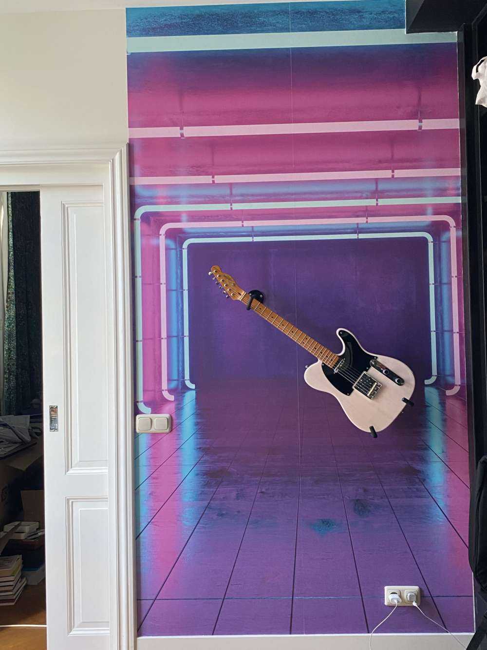 Betonnen kamer met neonlichten