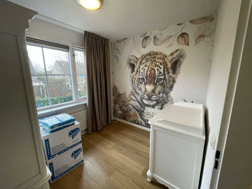 Schattige tijger met planten taupe