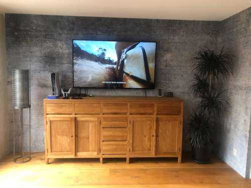 Gebroken betonnen muur