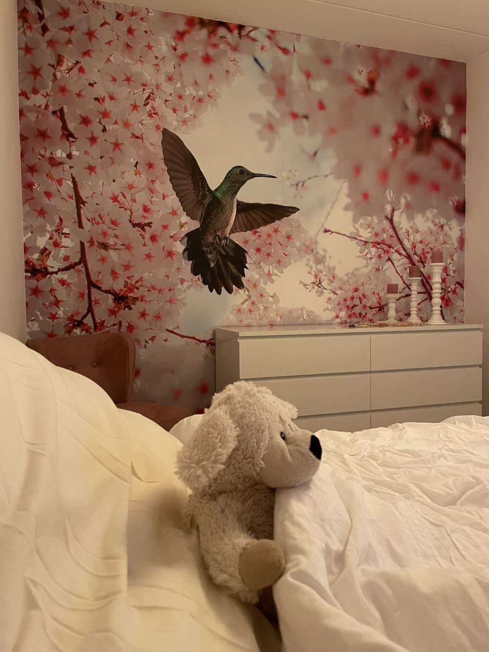 Kolibrie tussen de bloesems