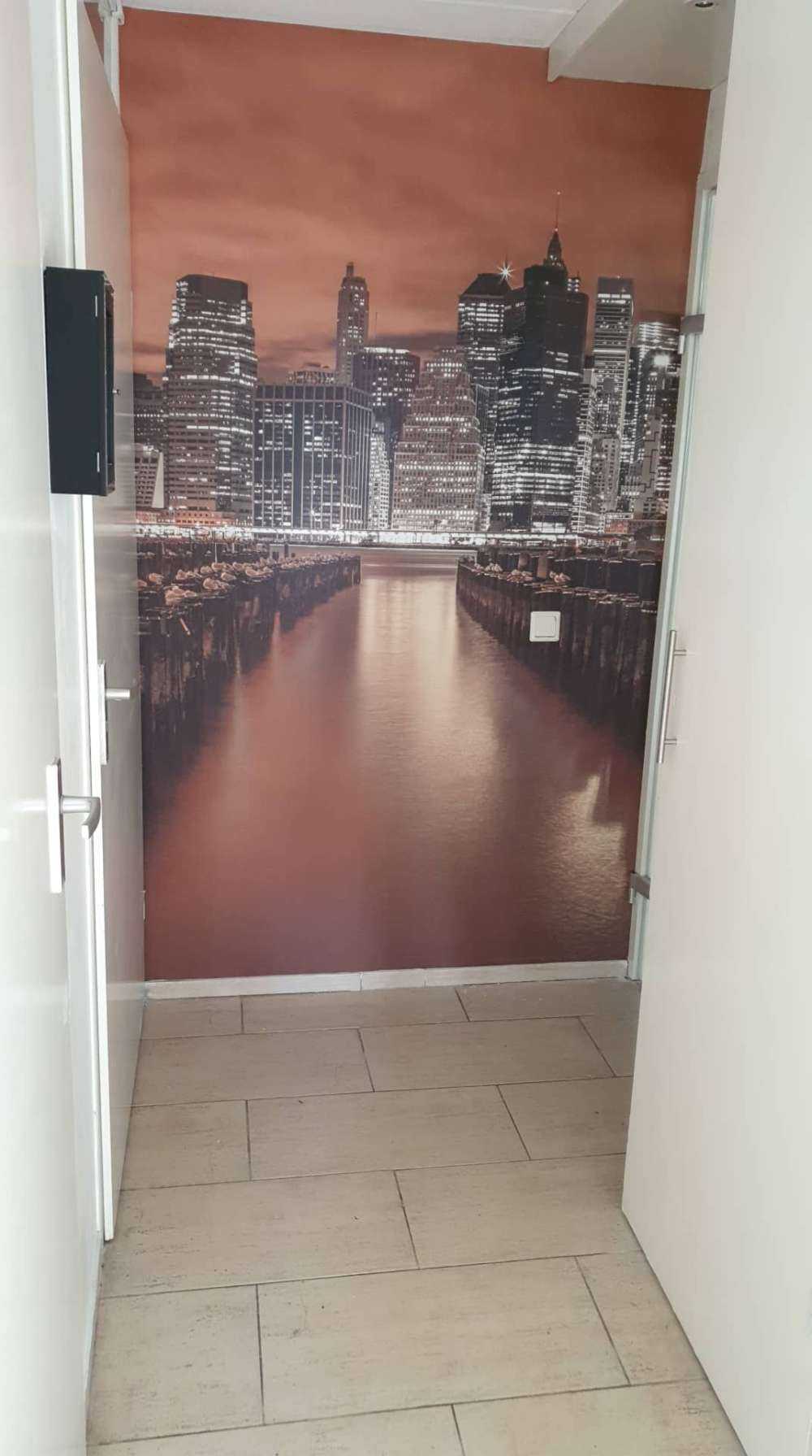 Manhattan skyline met golfbrekers