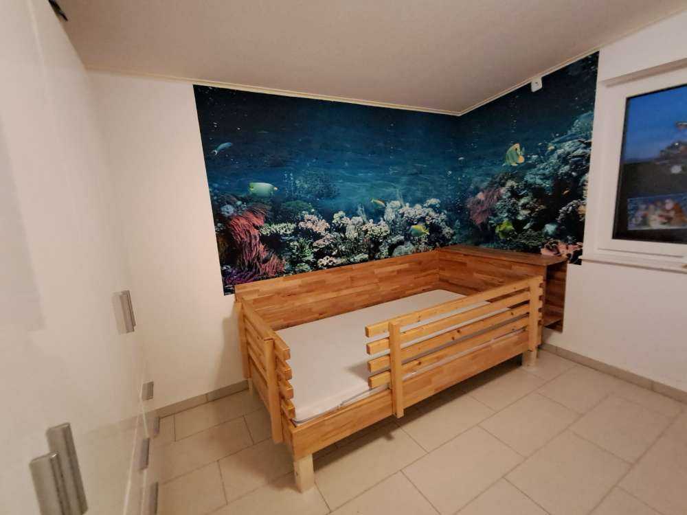 Zonnestralen door het water