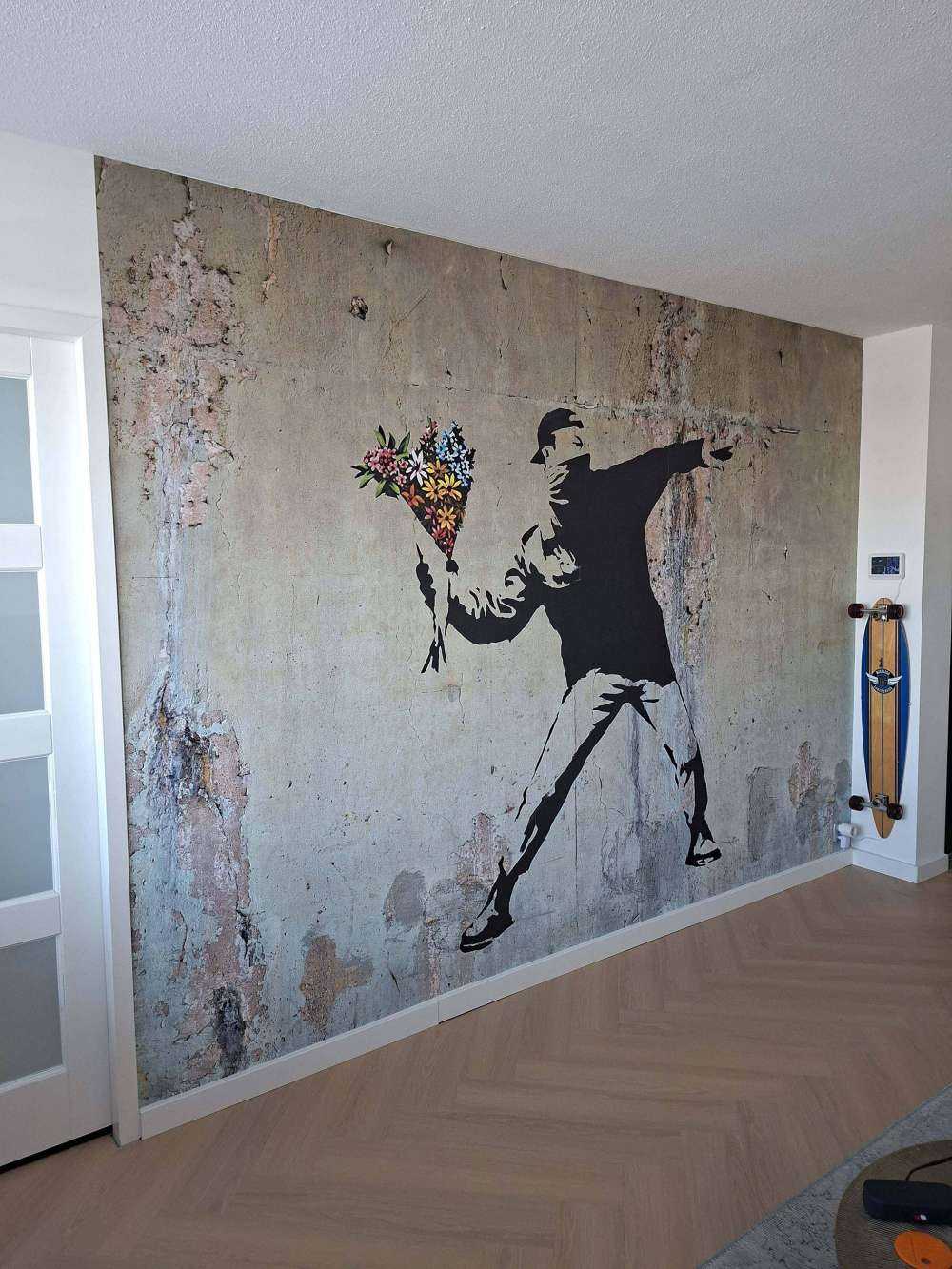 Banksy - Flower thrower, raw concrete