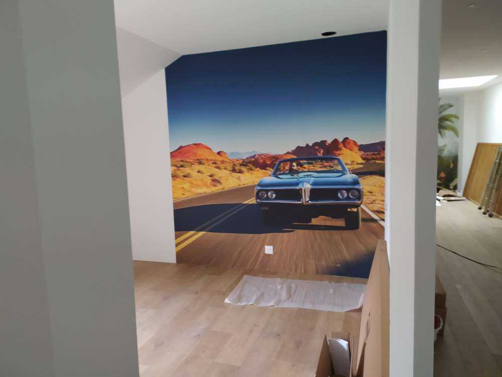 Muscle car in een Amerikaans landschap