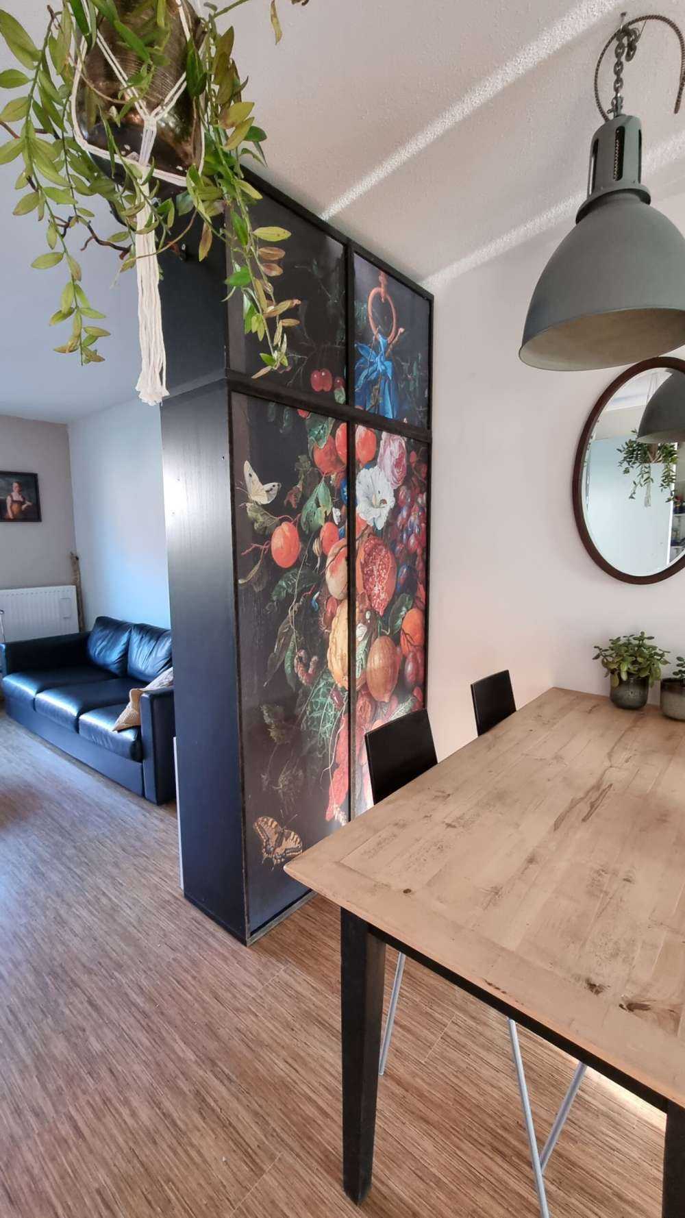 Festoen van vruchten en bloemen