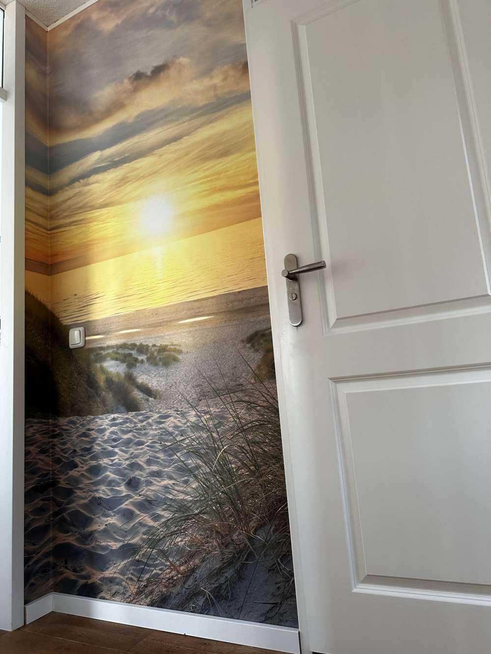 Zonsondergang aan duinstrand