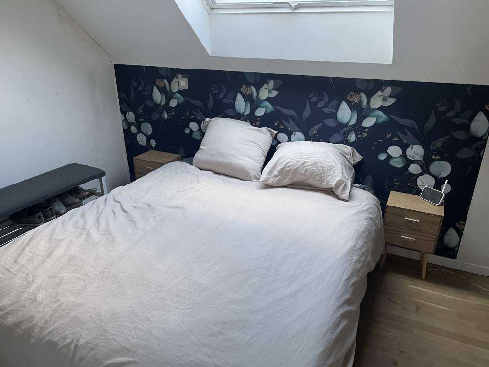 Donkerblauwe bladeren met goud