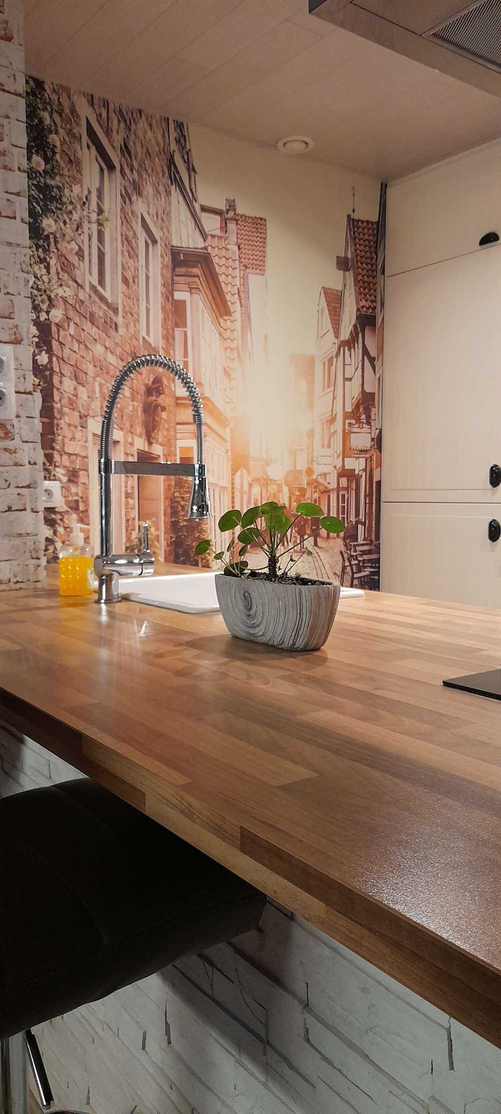 Zonsondergang in een oud straatje