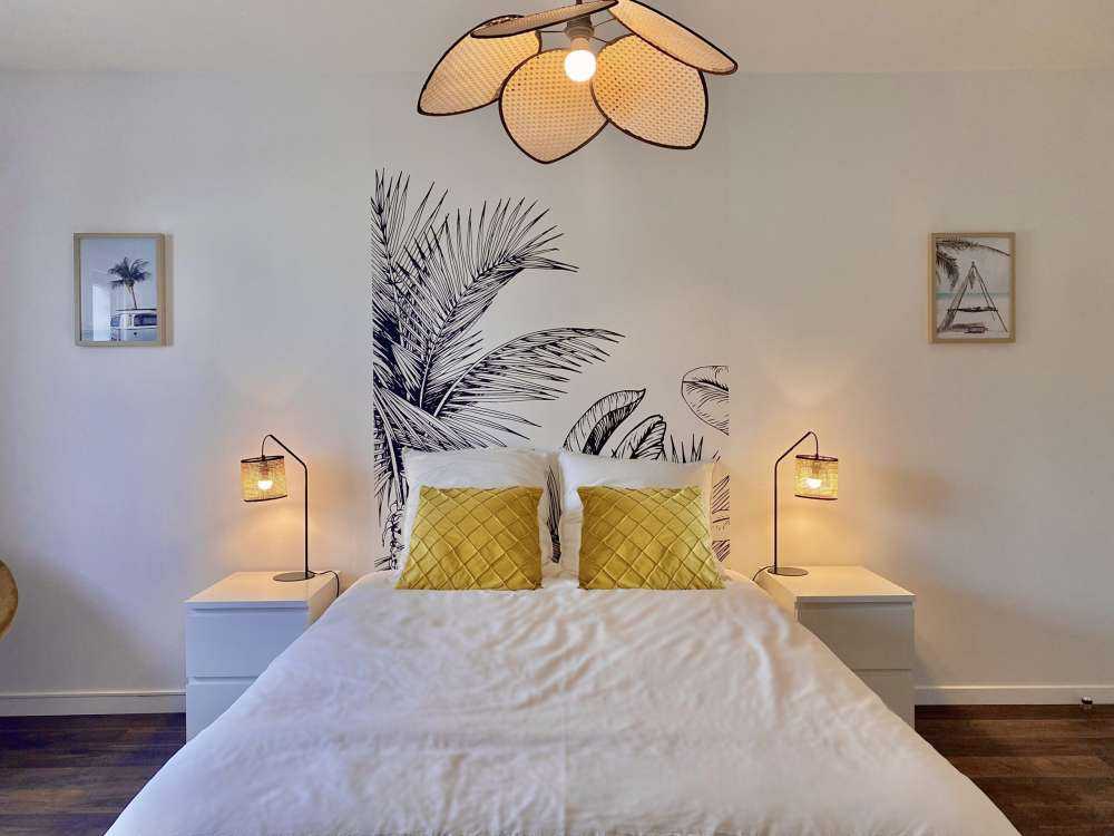 Palmbomen en bananenbladeren