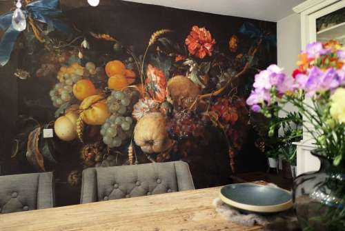 Guirlande van vruchten met enkele bloemen