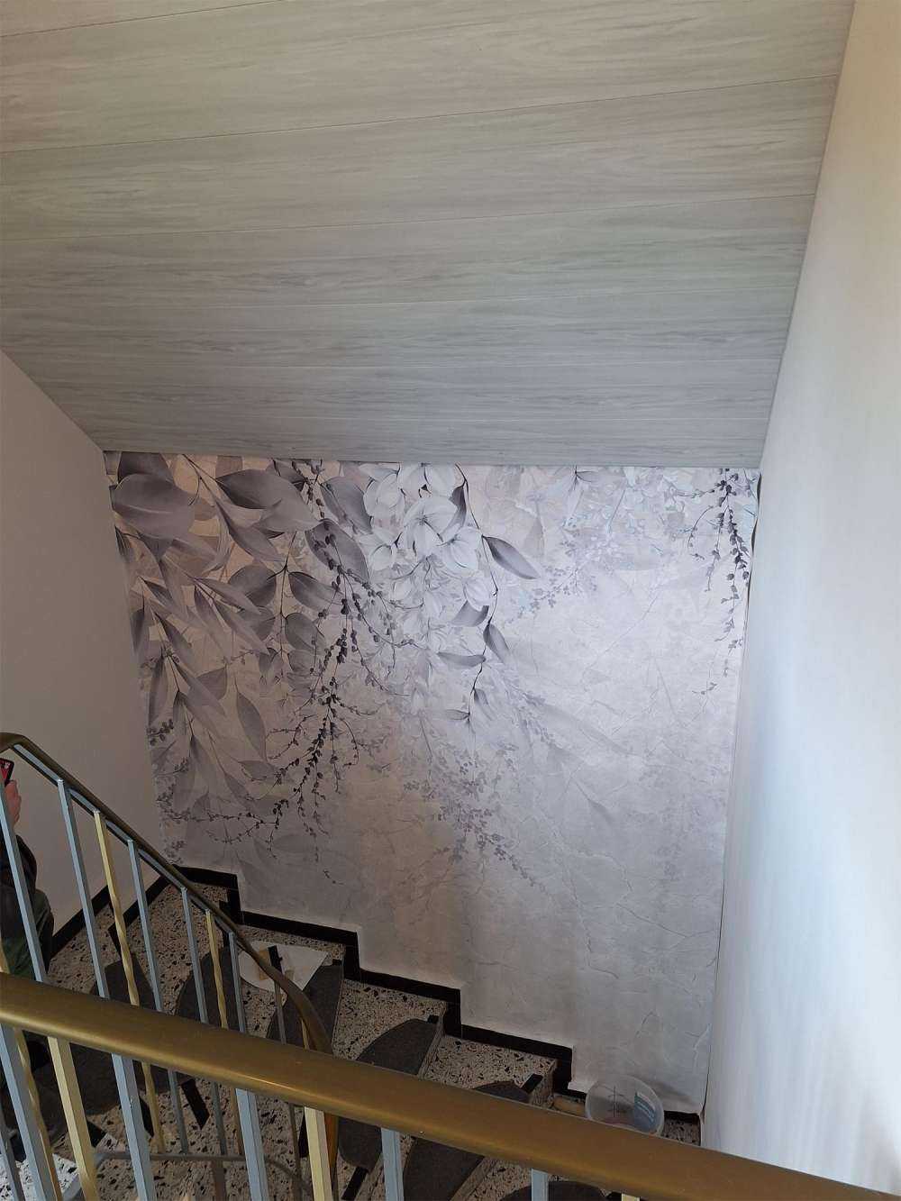 Bladeren op marmer muur
