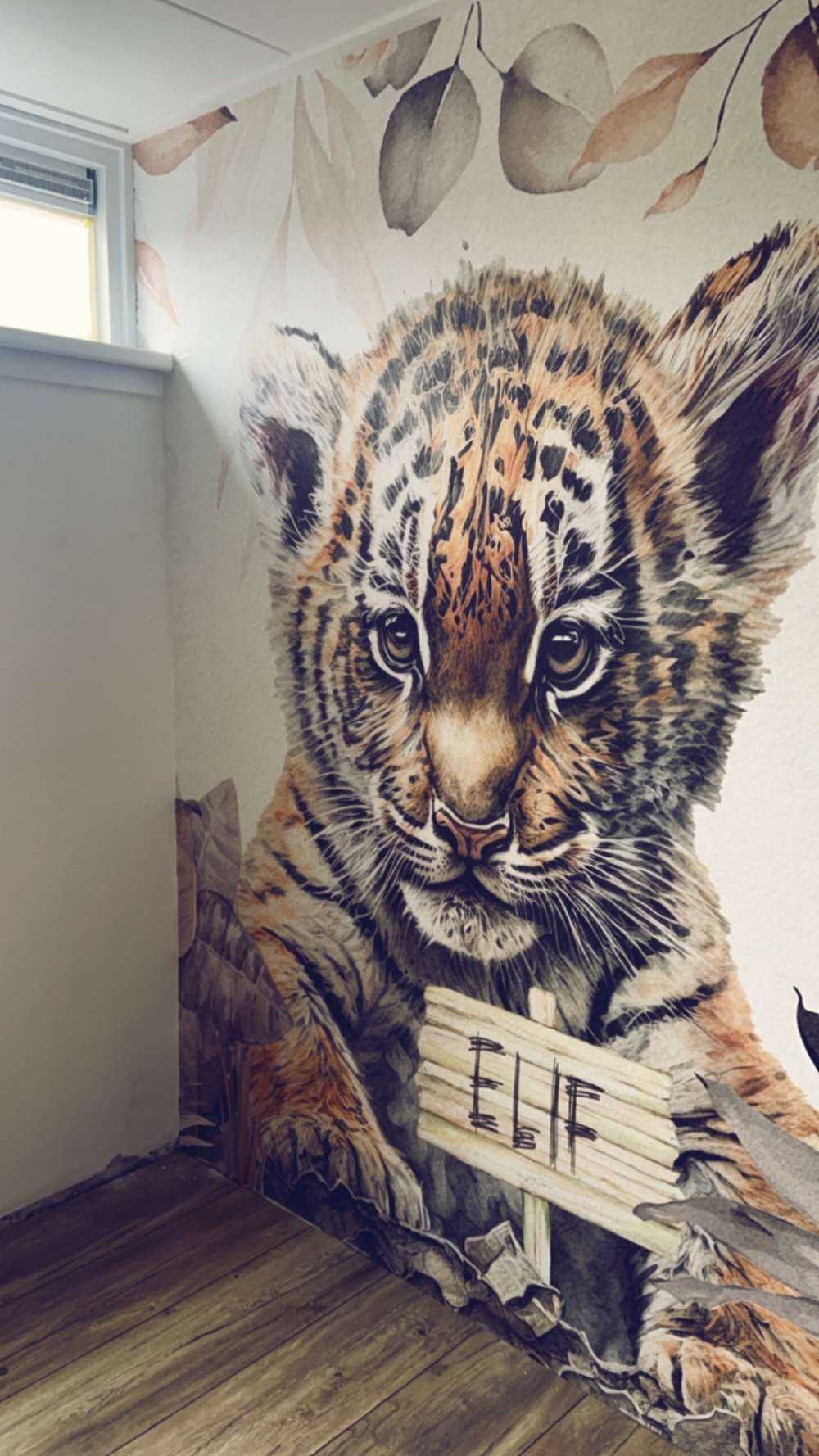 Schattige tijger met planten taupe