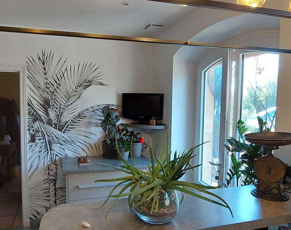 Palmbomen en bananenbladeren