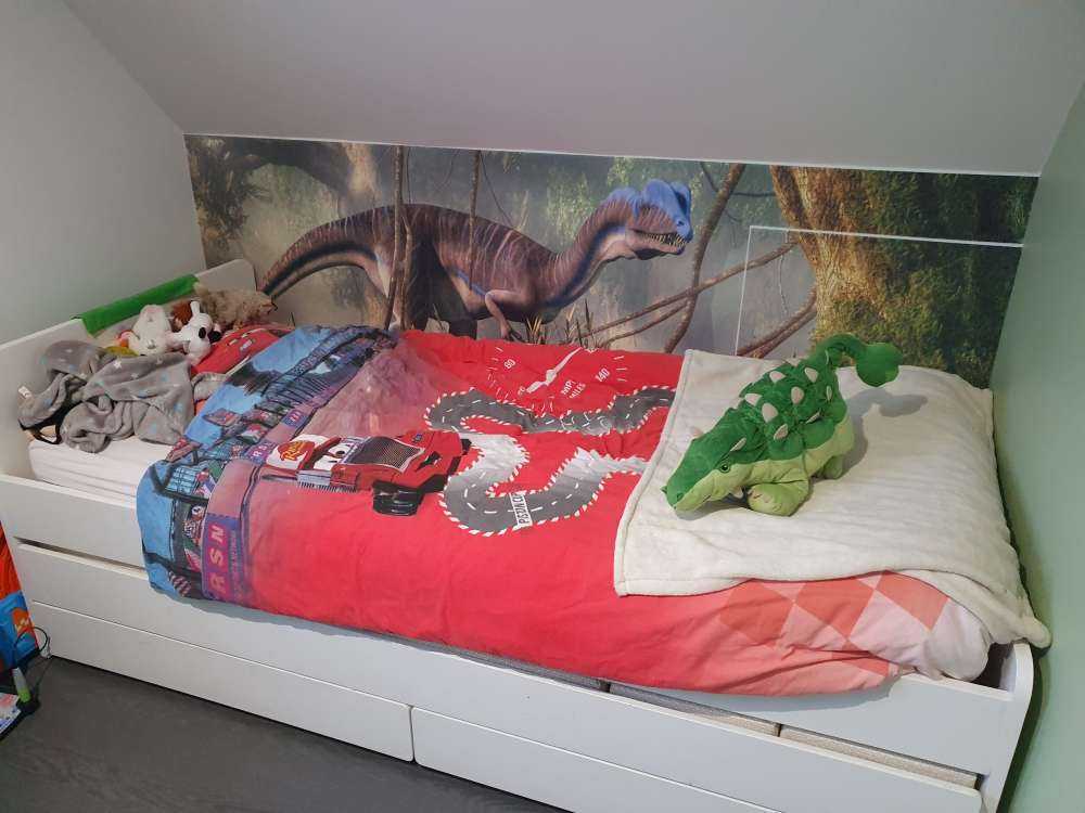 Dinosaurus in het bos