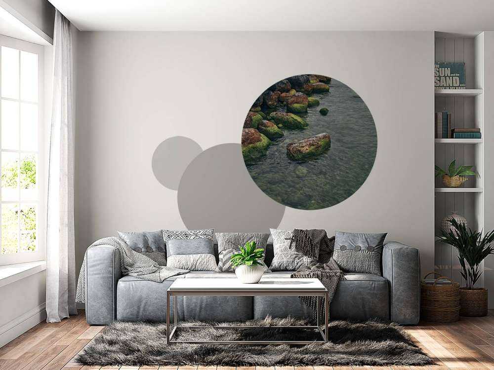 Rotsblokken bij bergmeer