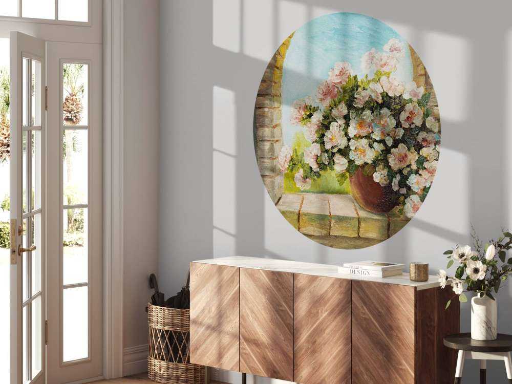 Pot bloemen op een vensterbank