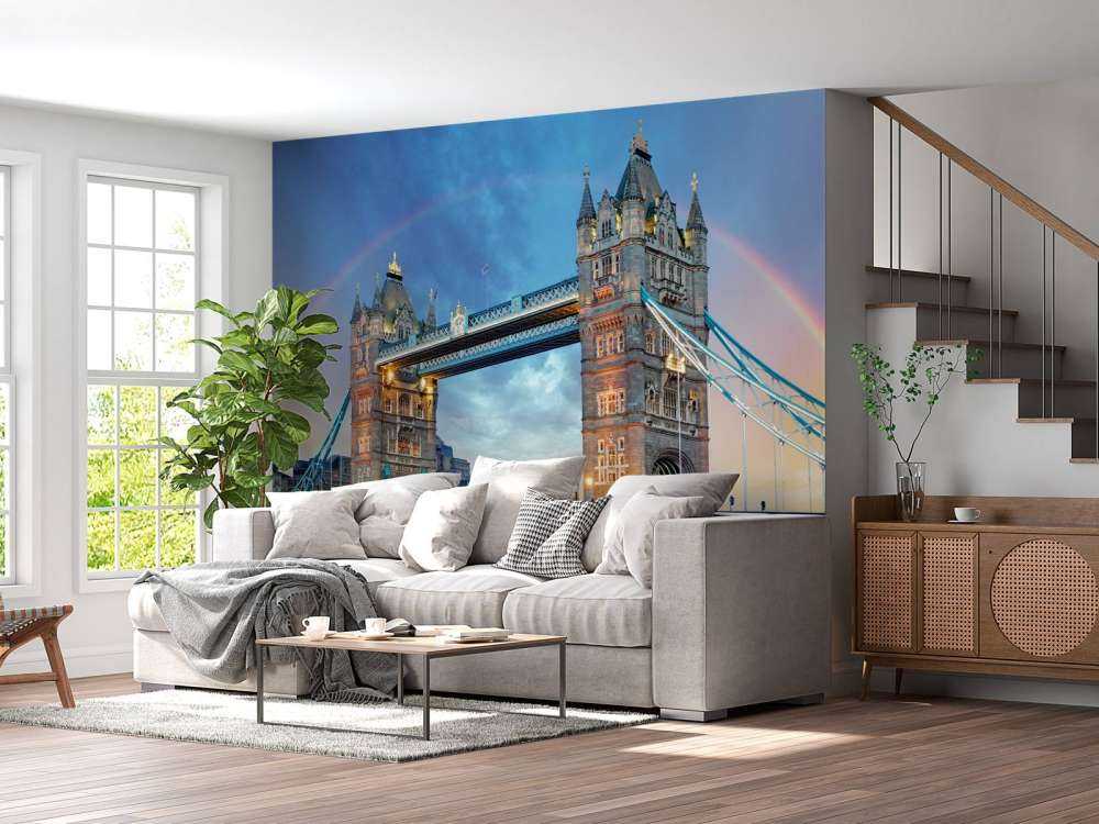 De London Tower Bridge onder een regenboog