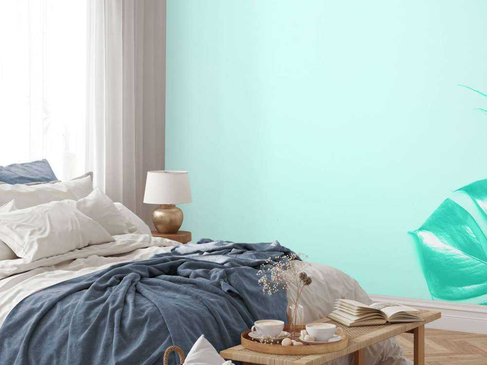 Blauwe achtergrond met exotische bladeren