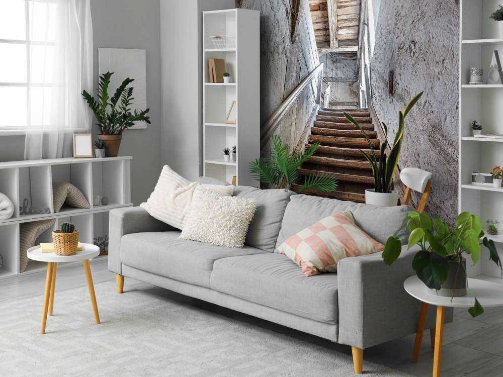 Oude trap in een verlaten huis