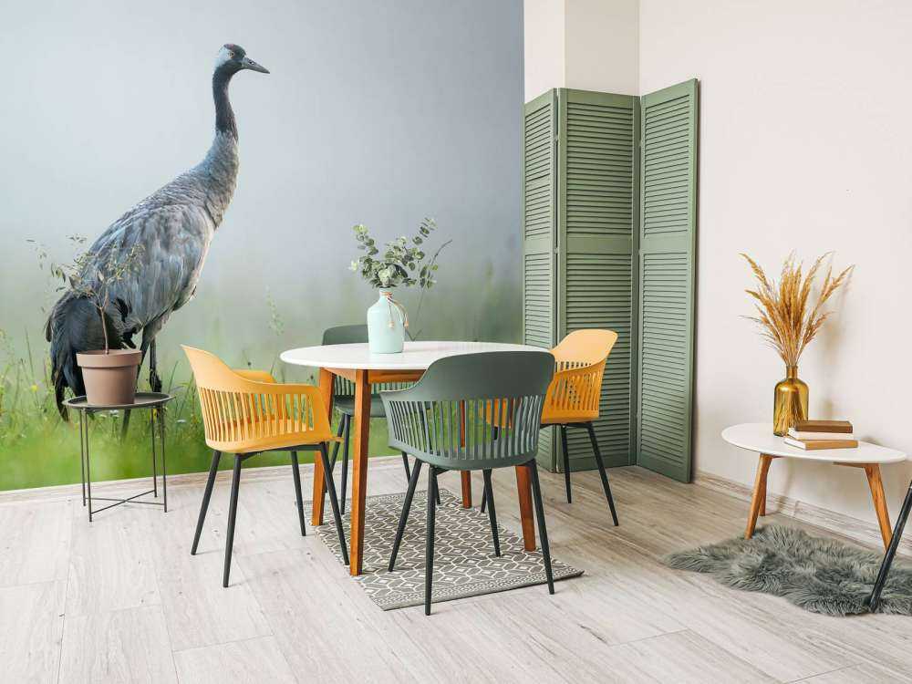 Kraanvogel in de ochtendmist