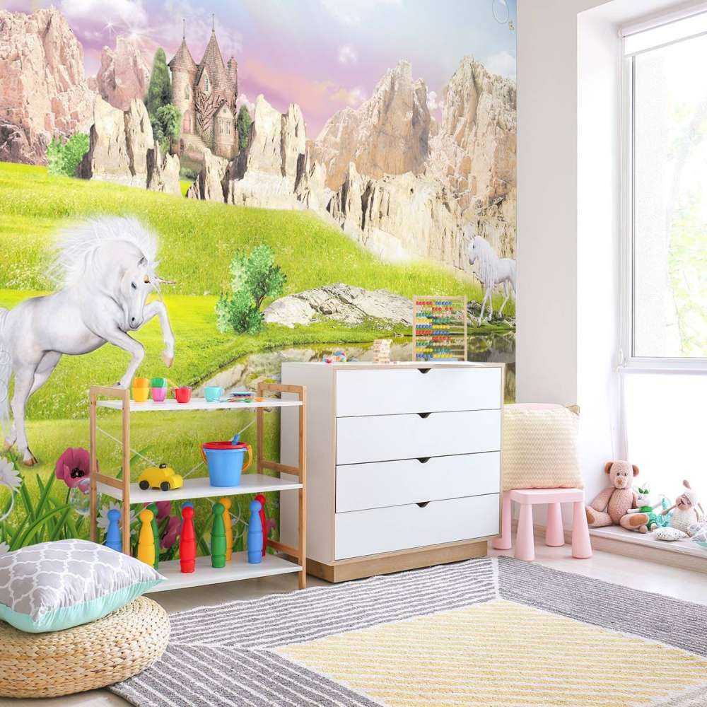 Eenhoorns in een droomlandschap