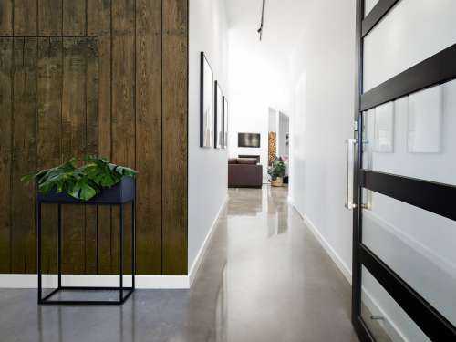 Houten muur met deur
