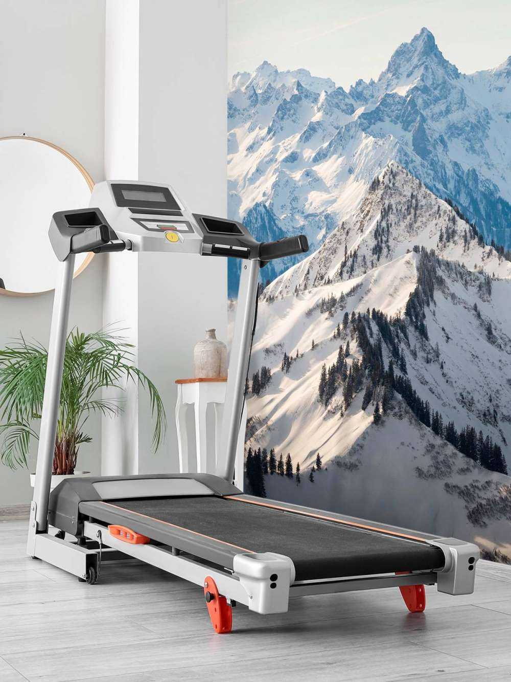 Winterkam met alpenpieken in zonlicht