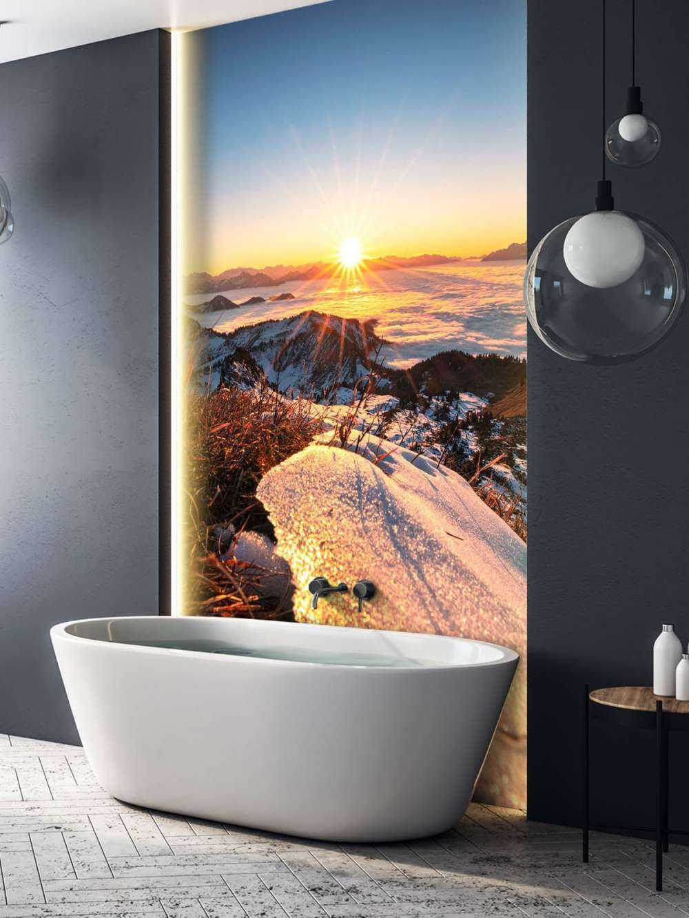 Ochtendzon op glinsterende bergweide