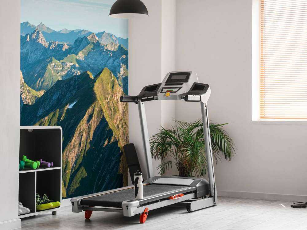 Zomergloed over bergkam