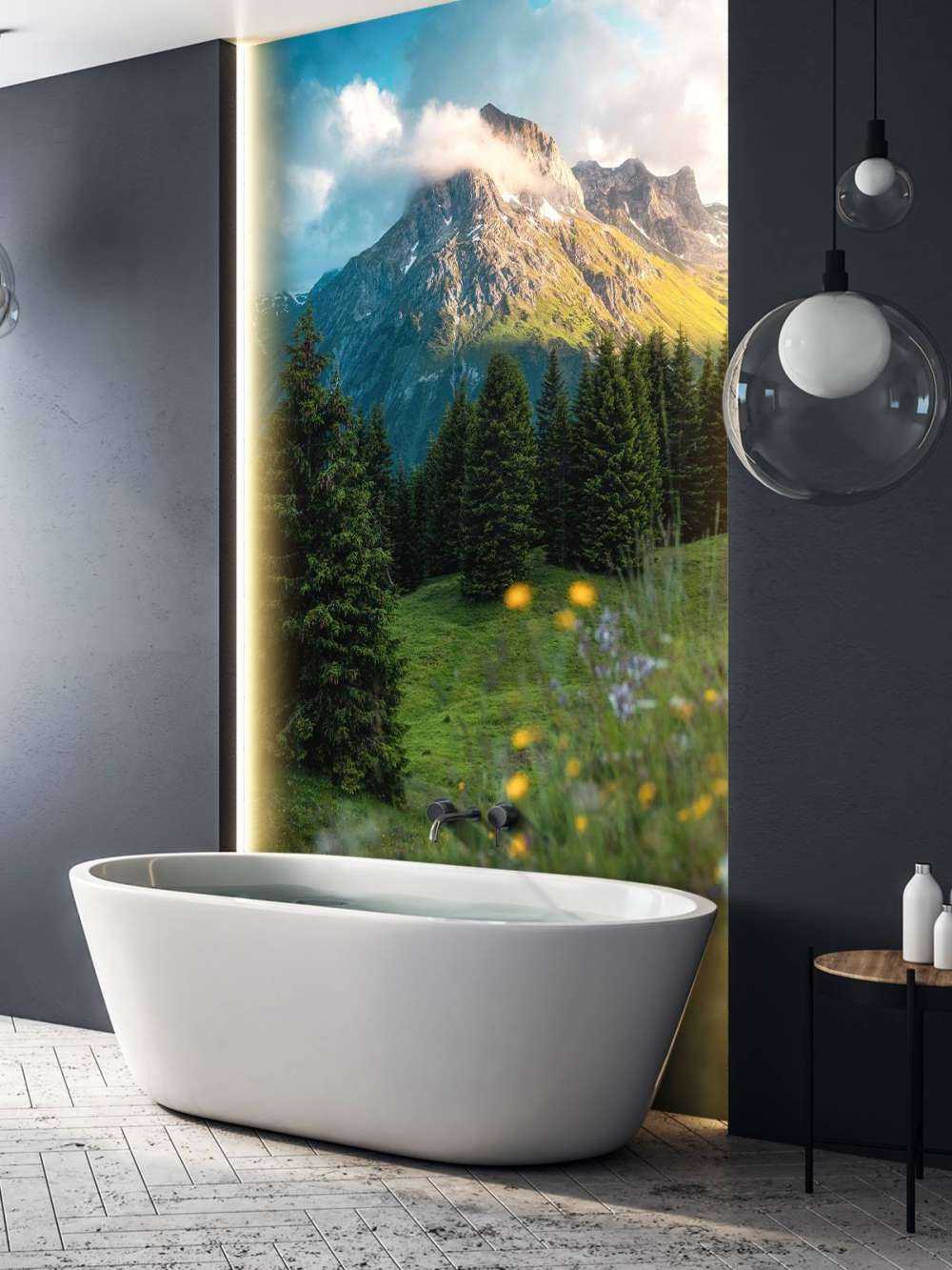 Bergweide in ochtendnevel