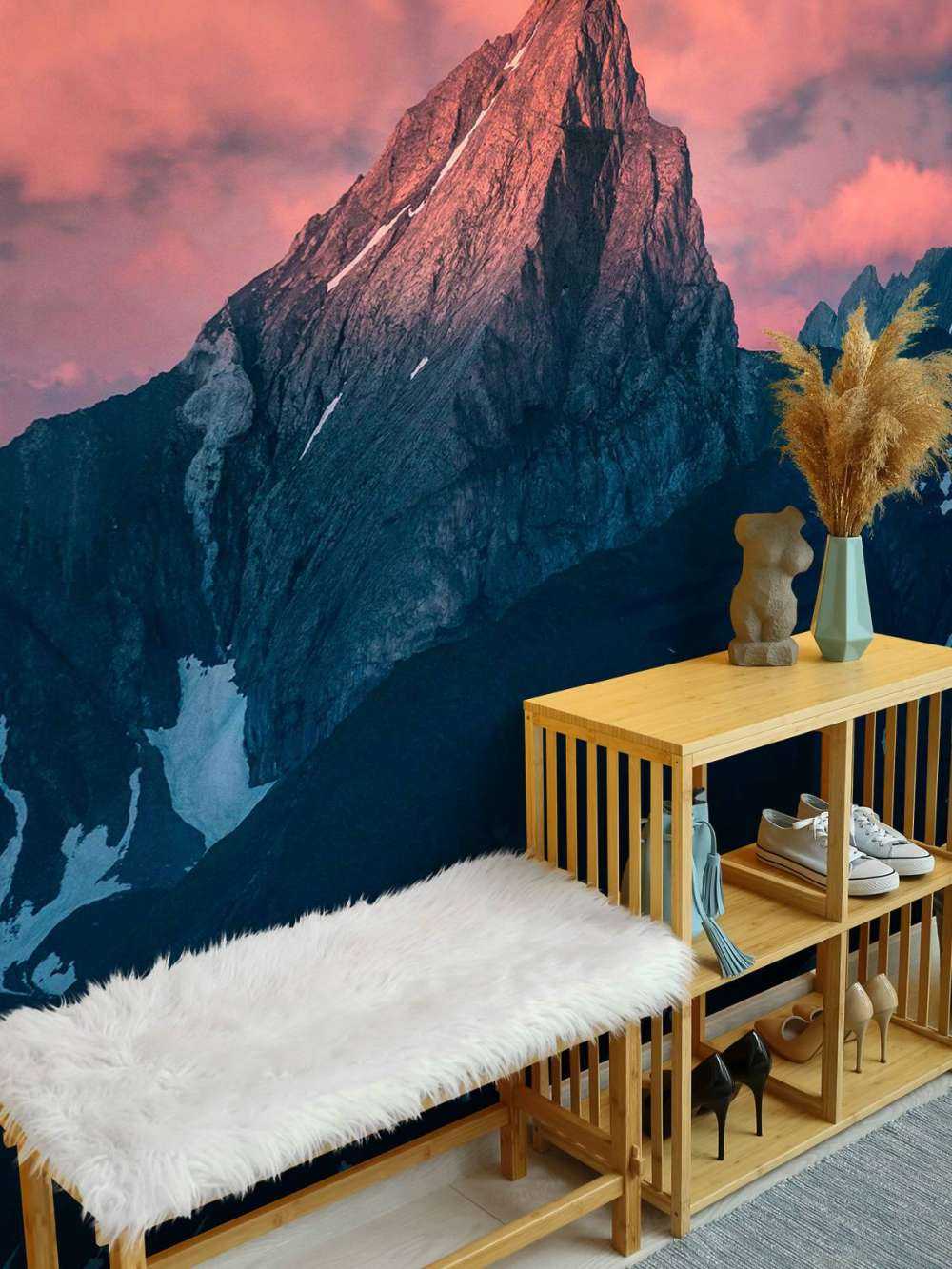 Bergspits in vurige schemer