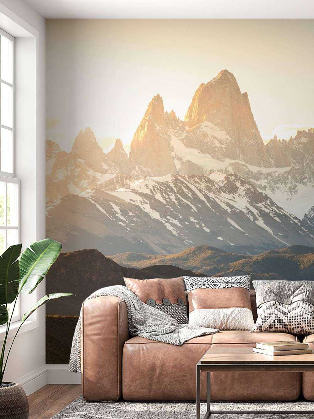 Gouden zonsopgang in bergvallei