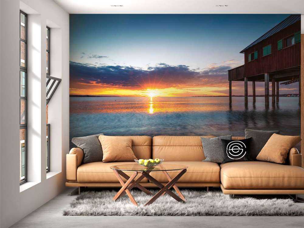 Zonsondergang aan rustige steigerwoning