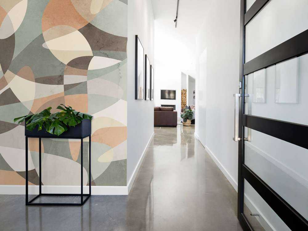 Vloeiende vormen in aarde en mist