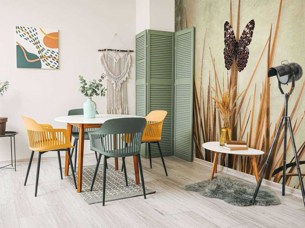 Vlinder bij oude muur