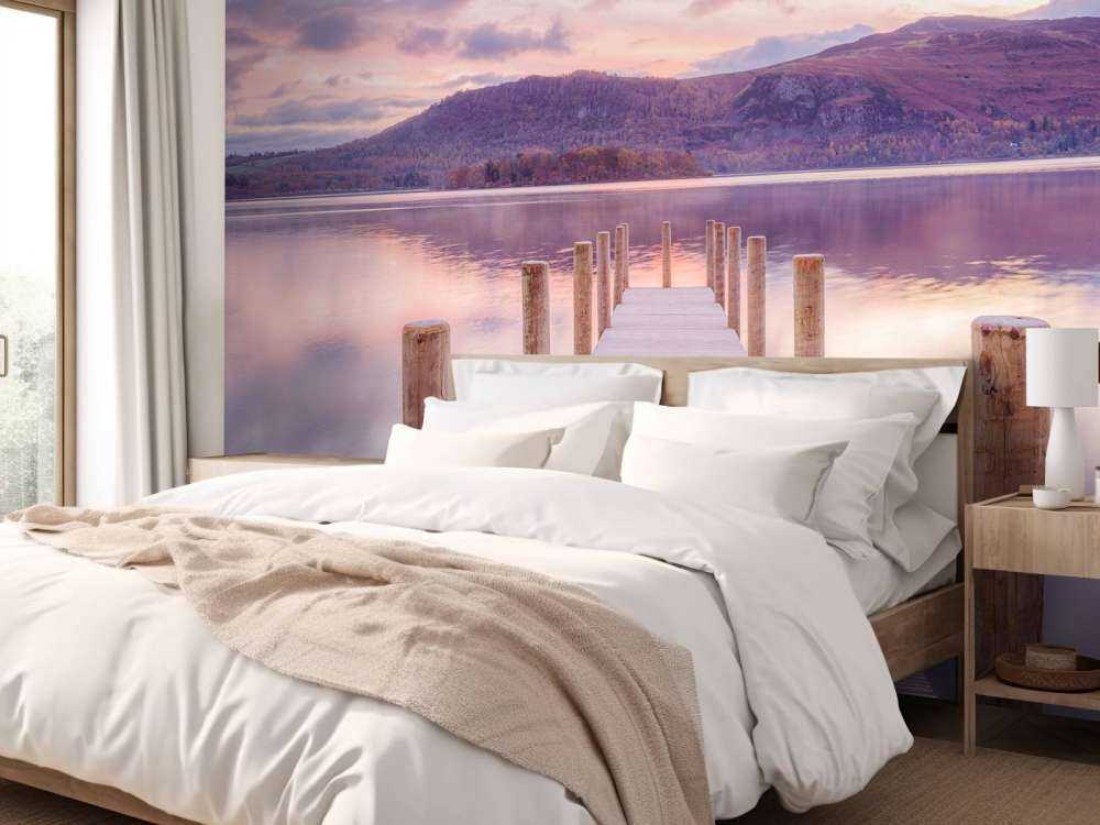 Houten steiger bij zonsondergang