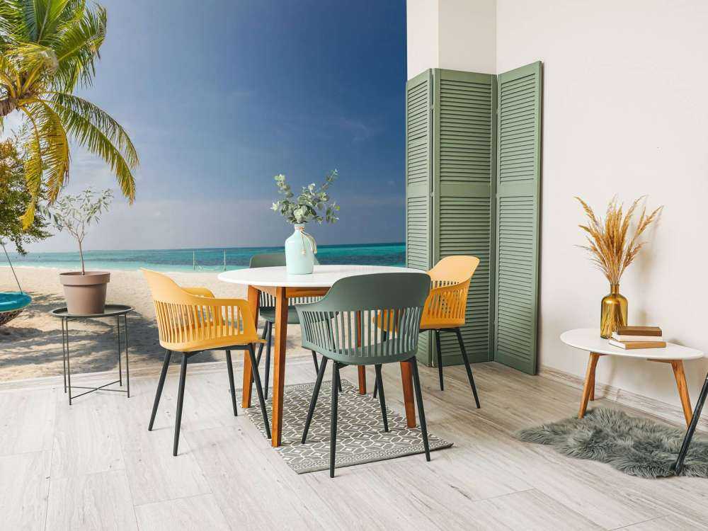 Tropisch strand met schommel