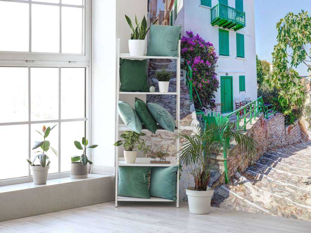 Mediterraan dorp met groene luiken