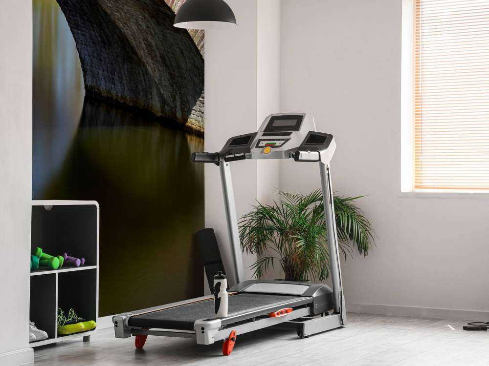 Oude boogbrug naar kasteel