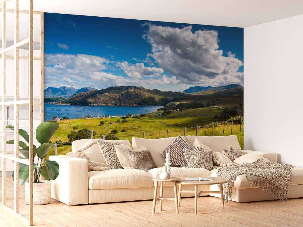 Afgelegen weilanden in een berglandschap