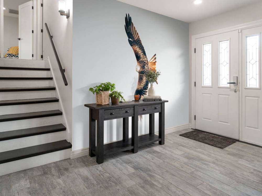 Rode wouw met gespreide vleugels